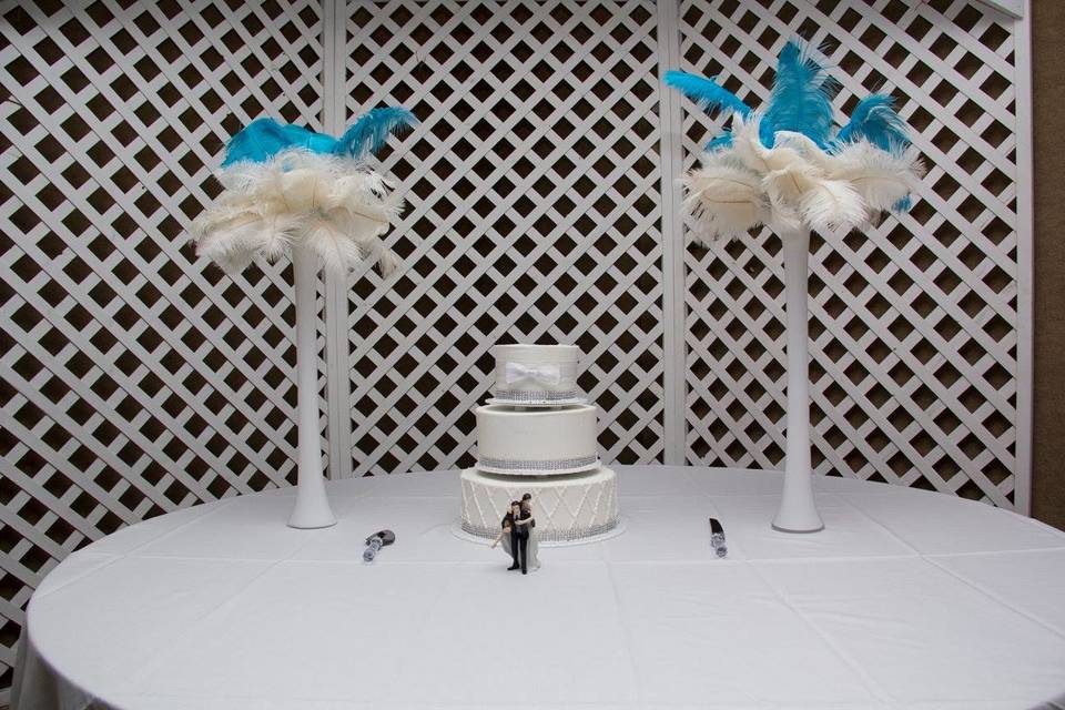 Wedding cake and table decorations