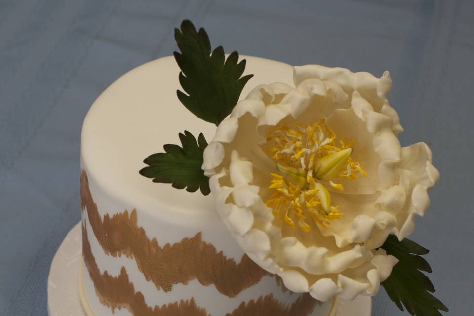Modern cutting cake with gold painting and a hand made sugar peony
