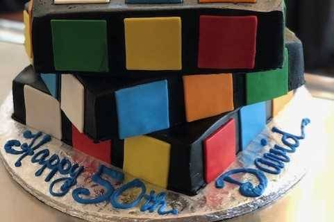 Rubik's cube cake design