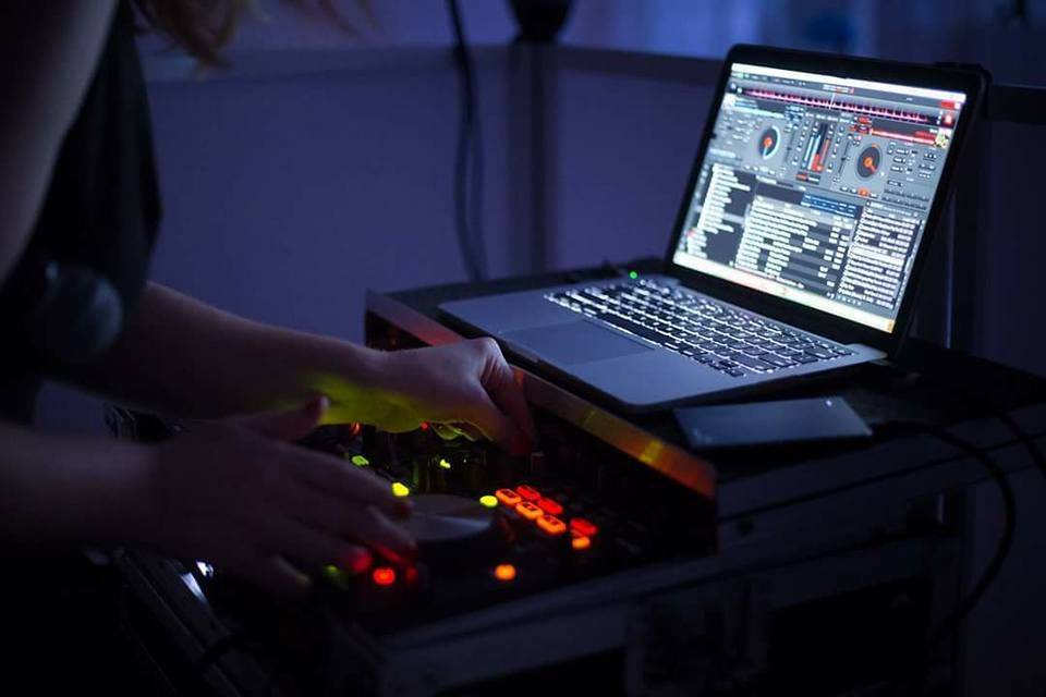 Virtual DJ and Serato certified