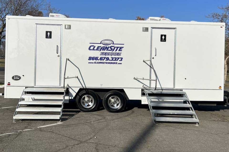 25 ft/ 10 Stall Trailer