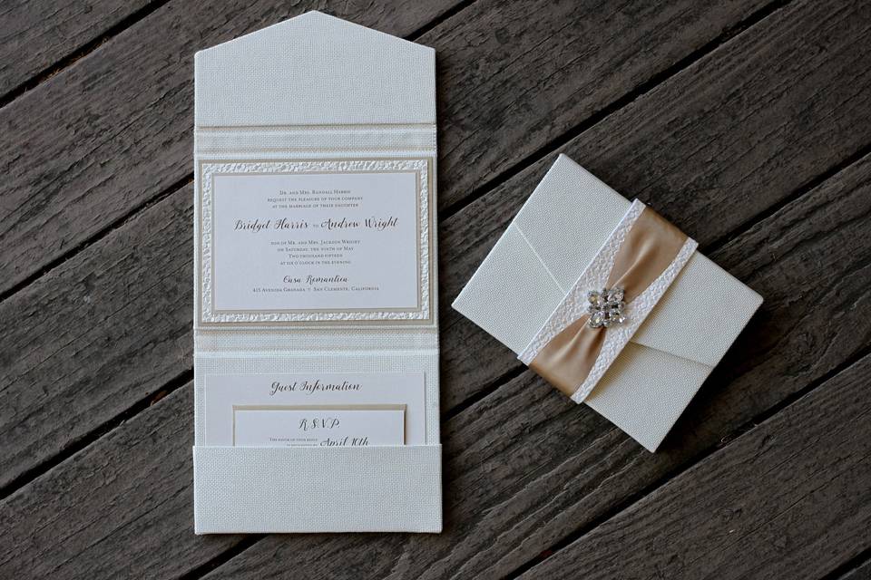 Bella Luxe linen clutch style invitation