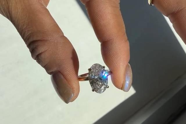 round-solitaire-engagement-ring-on-hand-sunlight-haejin-jewelry-brooklyn.jpg