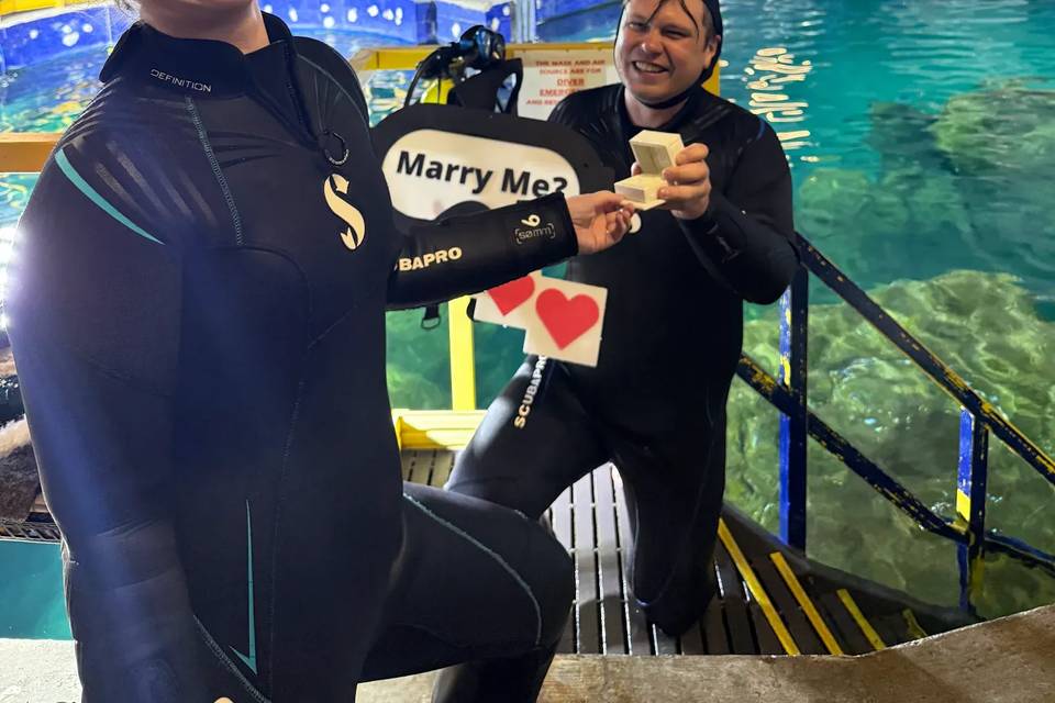 couple-after-underwater-proposal-haejin-jewelry-brooklyn-nyc.jpg