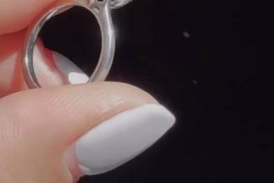 Pear cut lab-grown diamond sol