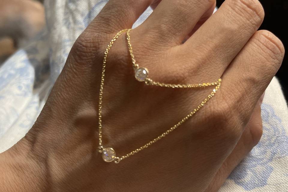 diamond-solitaire-necklace-gold-chain-on-hand-haejin-jewelry-brooklyn.jpg