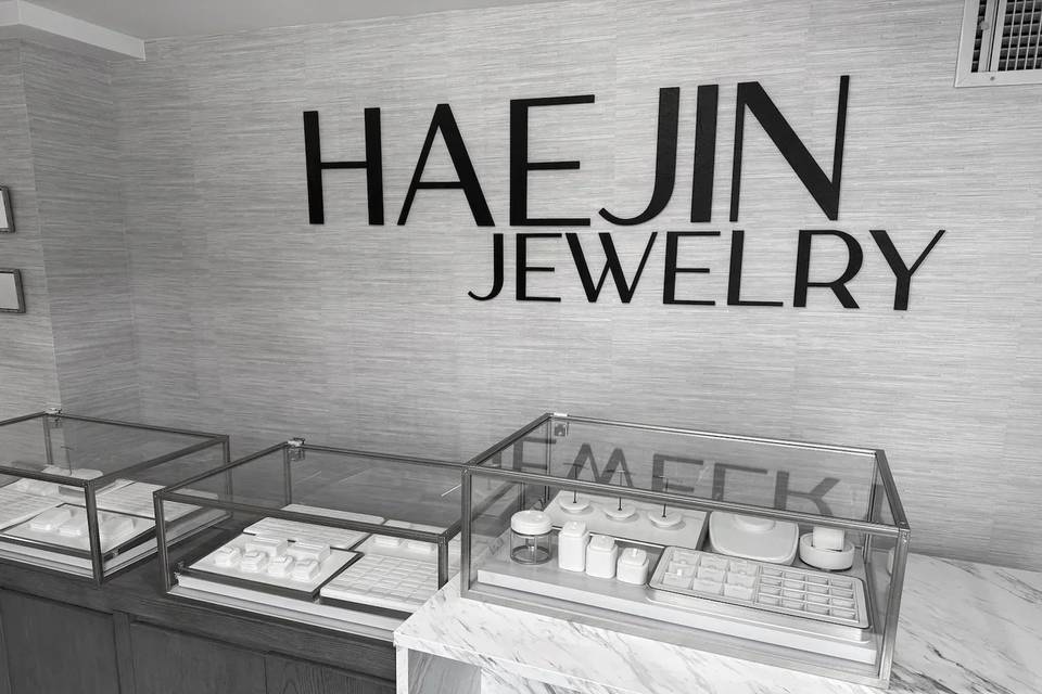haejin-jewelry-williamsburg-brooklyn-studio-black-and-white.jpg