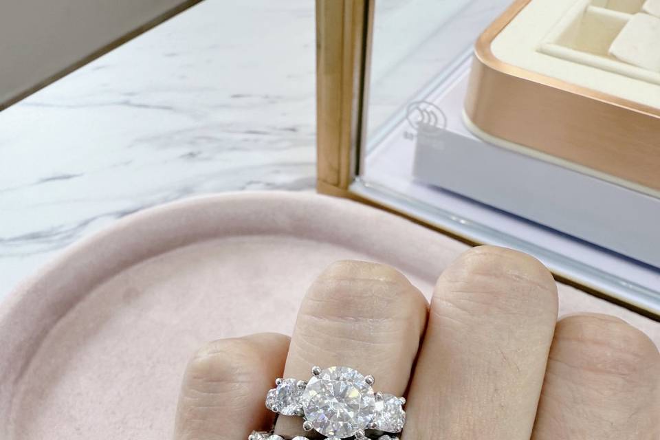 round-diamond-engagement-ring-five-stone-band-set-haejin-jewelry-brooklyn.jpg