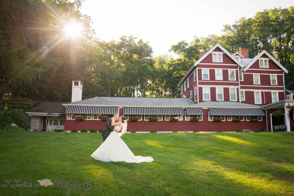 Bridal Pictures on front lawn