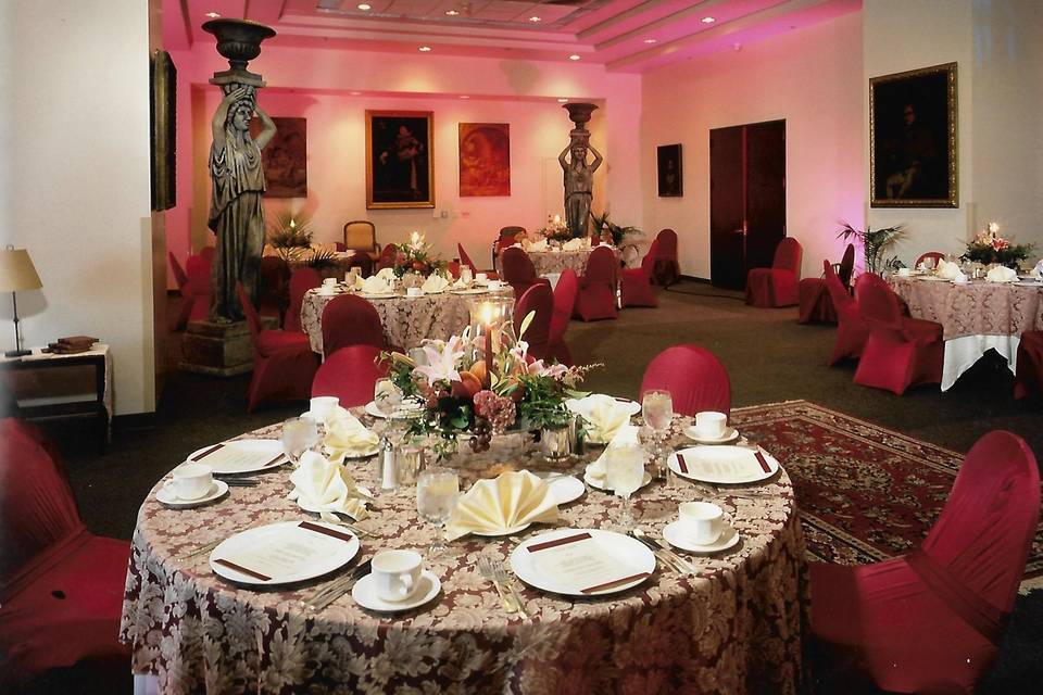 Renaissance Repast is the theme of this event, with all provisions brought into a bare function space, including paintings, sculptures, rugs, theatrical lighting, and incorporating lots of classic textures.