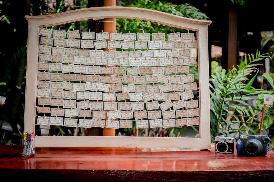 Our beautiful Wood frame for seating Cards #costaricaweddingplanner
