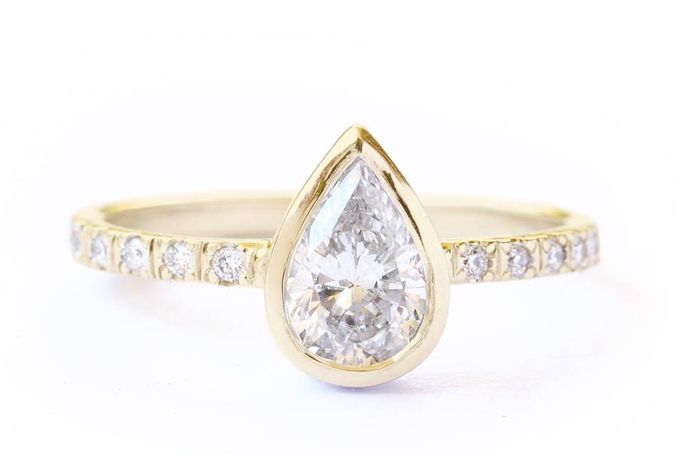 Pear Diamond Engagement Ring ! beautiful and elegant design! made in 18K yellow gold.