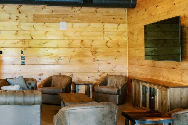 Grooms Lounge