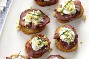 Beef and bleu cheese crostini