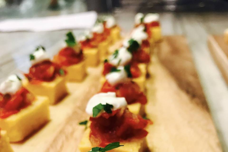 Tomato chutney in polenta