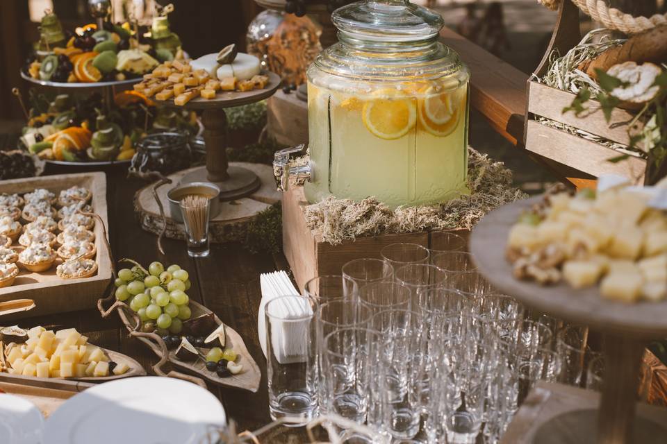 Drinks & Hors d'Oeuvres