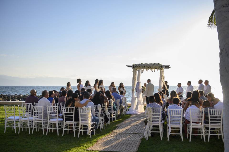 Wedding in front of the Beach