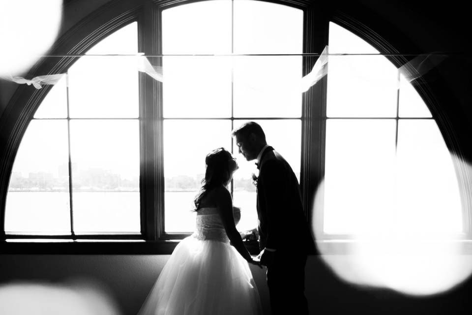 We offer professional wedding photography artistry in Tampa Bay