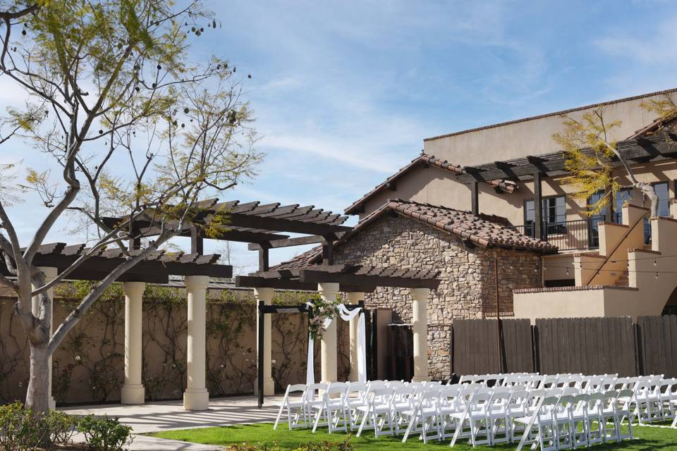 Arbor lawn