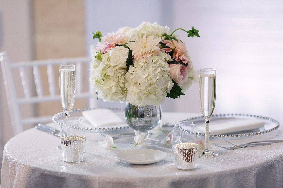 White and pink floral centerpiece