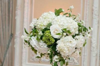 White rose table centerpiece