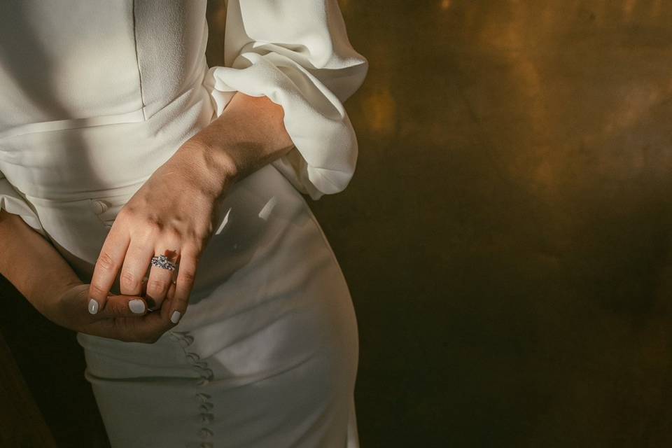 Details of the wedding dress