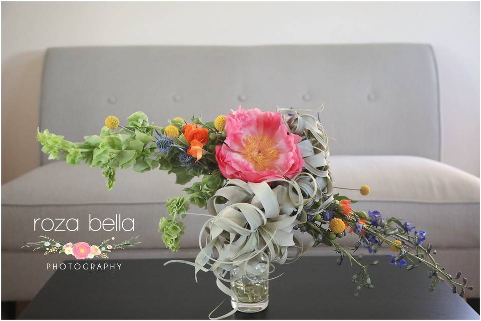 Table floral centerpiece