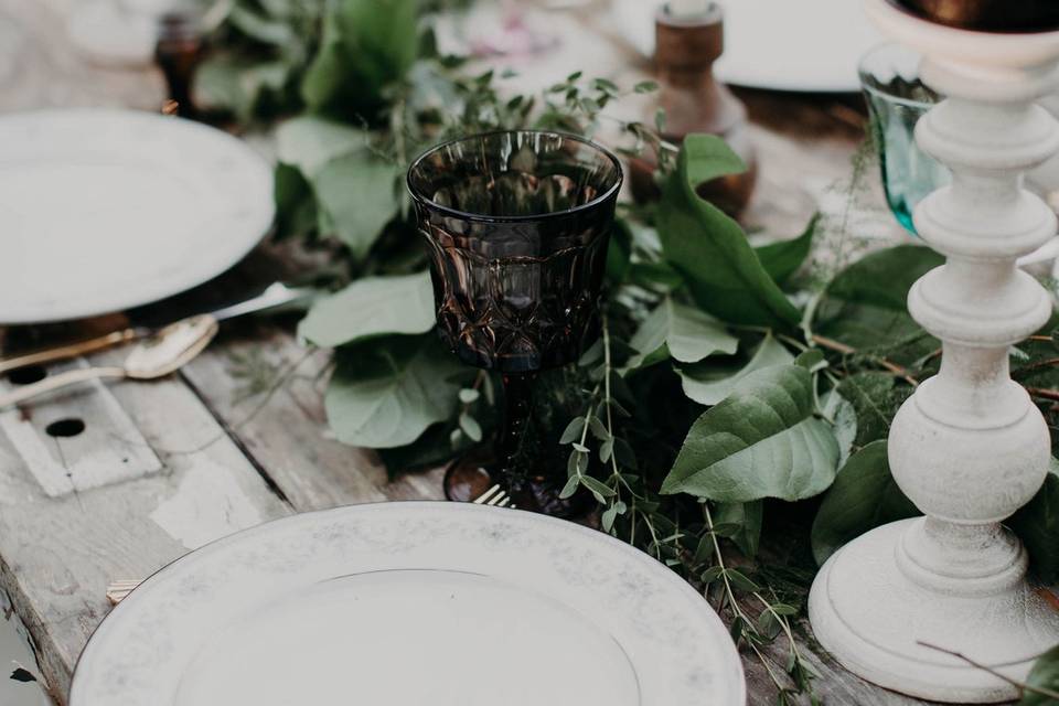 Greenery centerpiece Photo by Erika Mae Photography