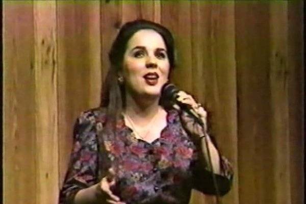 Lisa sings on TV in 1990