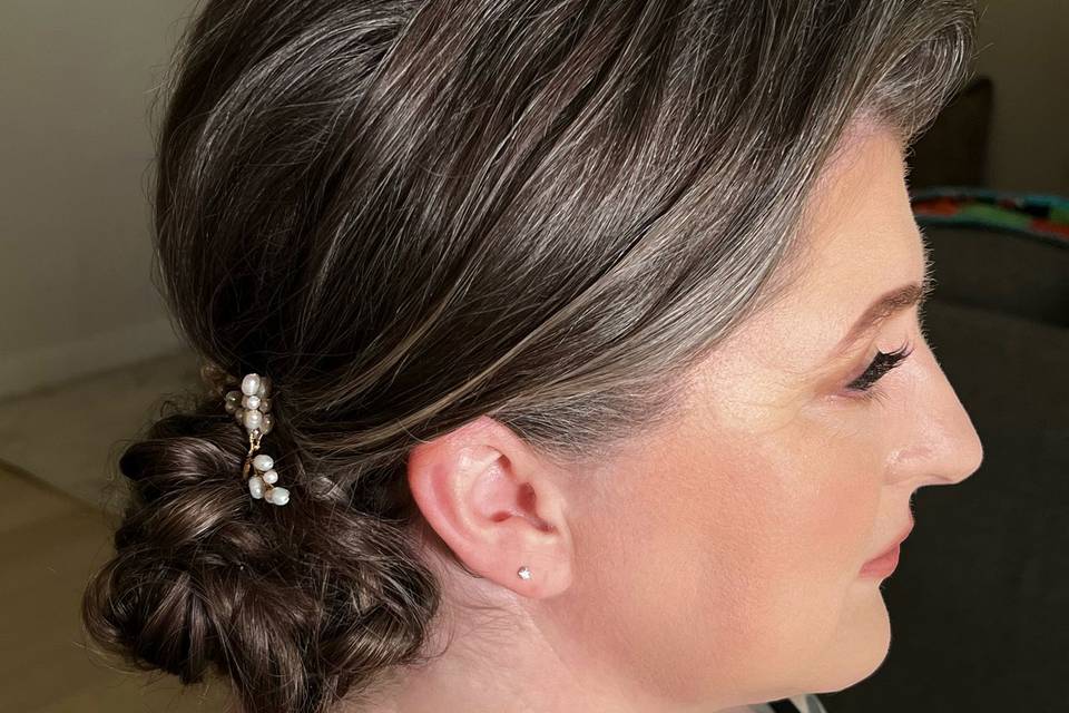 Sleek bun with ridges