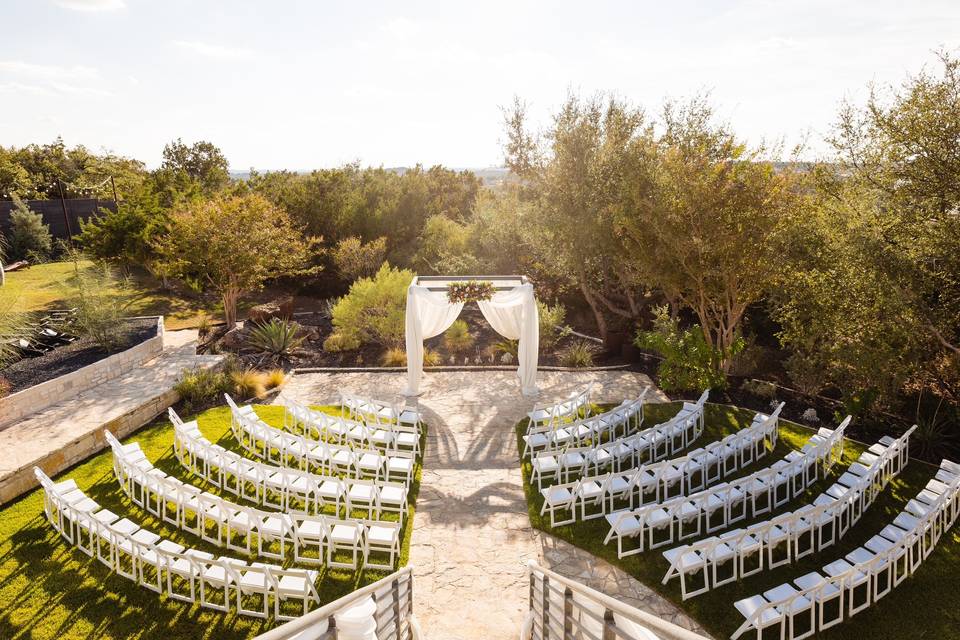 Ceremony with curved rows