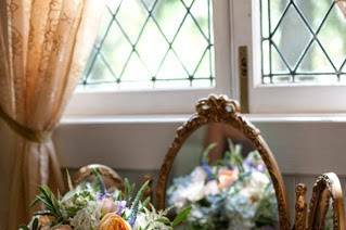 Bride's bouquet and shoes