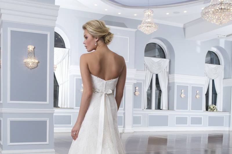 Style-Back 6292
This sweetheart regal satin fit and flare has a gorgeous re-embroidered Alencon lace Vneckline overlay. Satin buttons are placed down the V-back and continue to the edge of the chapel length train.