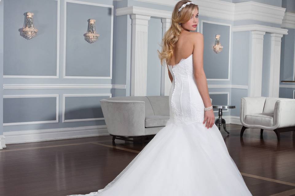 Lillian West
6338
Cotton lace and organza drop waist ball gown with a boned bodice and three dimensional flower lace accents on a horsehair and organza ruffle skirt. The back is finished with tulle covered buttons on the back zipper and a chapel length train.
