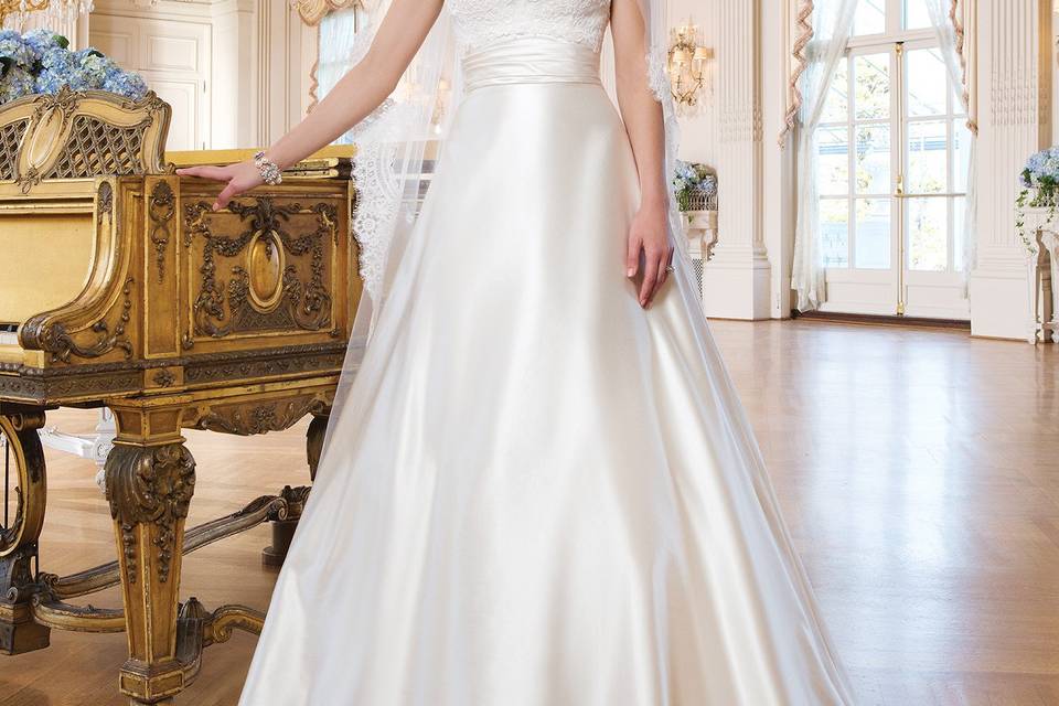 6342
Corded all over lace A-line dress accentuated with a sweetheart neckline