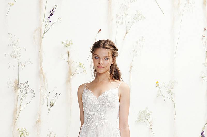 Style 6349
Alencon and venice lace fit and flare dress accented by a sweetheart neckline