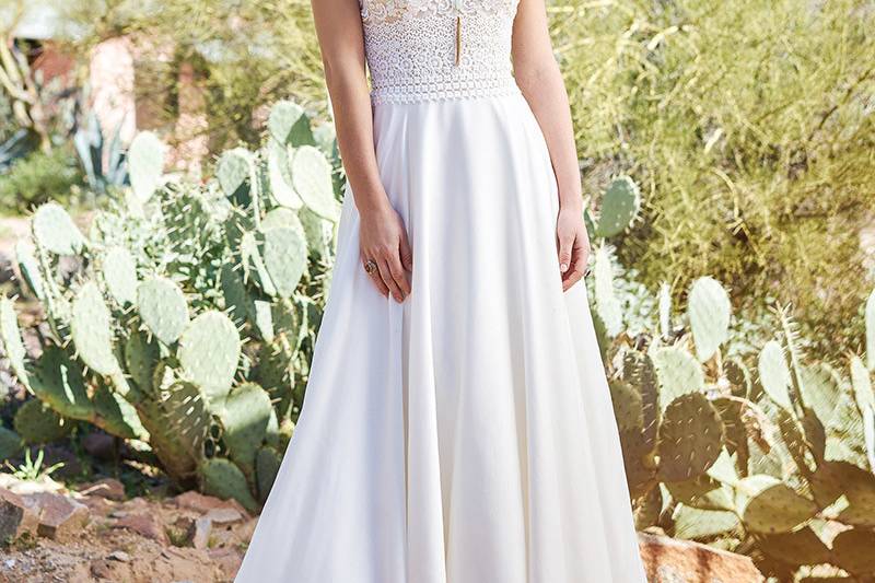 Lillian West	6508	<br>	Mystical romance is created in this short sleeved Sabrina neckline gown. The illusion bodice is wrapped in hand sewn Venice lace and the circular cut Silk chiffon effortlessly flows to the floor. A modern keyhole back is accented by illusion Venice lace.