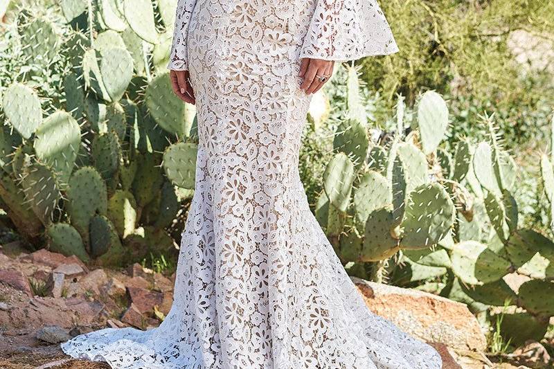 Lillian West	6509	<br>	Femininity is alive in this soft Battenburg lace. The V-neck, illusion bell sleeves add a touch of ethereal romance. This fit and flare is lined in stretch Jersey for comfort. A detachable self-tie belt accents the waistline and modern keyhole back.