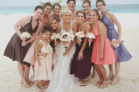 Group photo with the bridesmaids and the flower girl