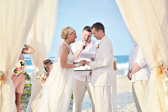 Wedding ceremony in the beach