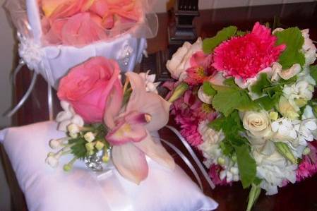 June 2009 - Bridesmaid Bouquet