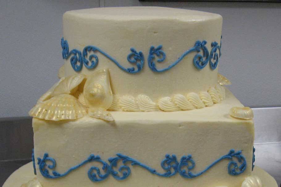 round and square three tier wedding cake