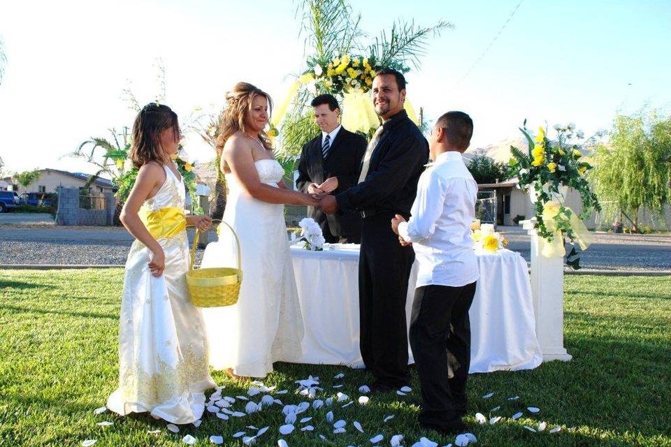 CALIFORNIAS #1 WEDDING OFFICIANT ENGLISH y ESPANOL/RESERVE EARLY!1-800-727-3527