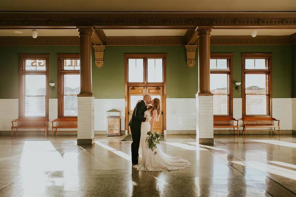 Kiss in the passenger station