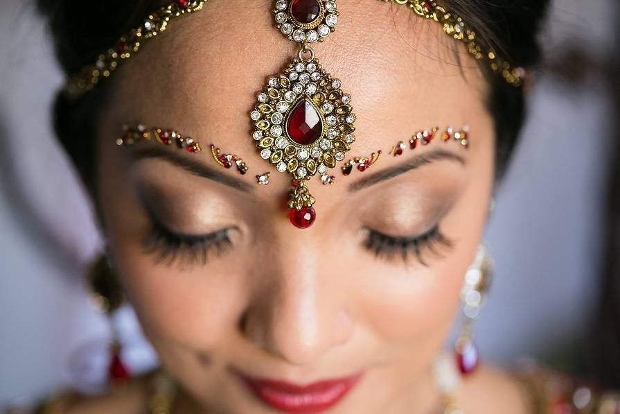 Asian Hindu Bride Makeup 14