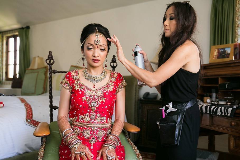 Getting Ready Hindu Wedding 14