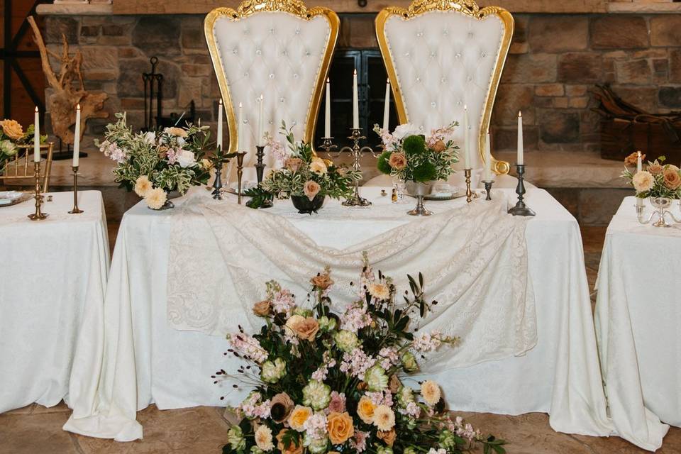 Throne chairs