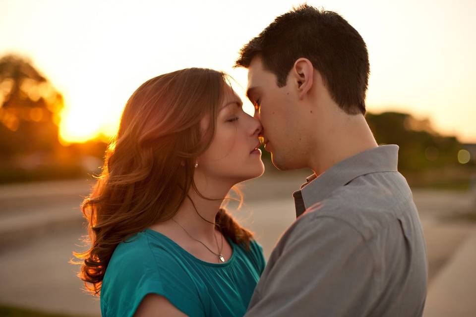 Engagement Session | Along Lake Michigan in Chicago, Illinois | Sunset