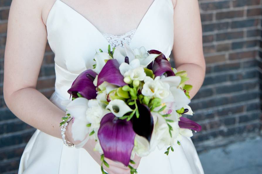 Jessica and Troy's Downtown Chicago Wedding | Bride Portraits