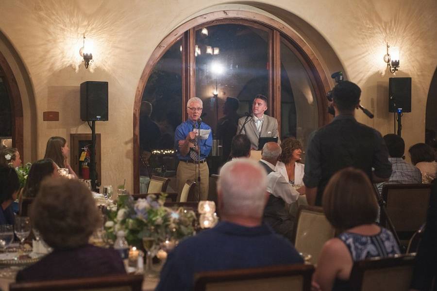 Supporting the toasts